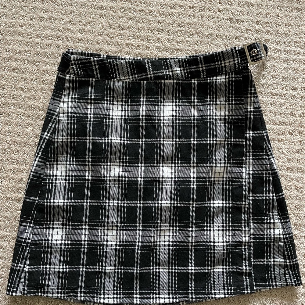 Brandy Melville wrap plaid mini skirt - Picture 4 of 6